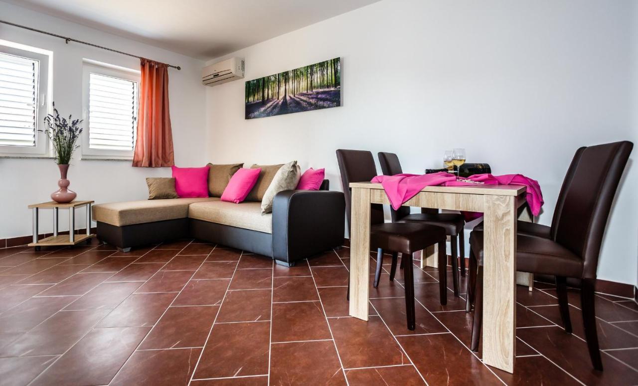 Apartments Mare & Mons Deluxe Malinska Bagian luar foto