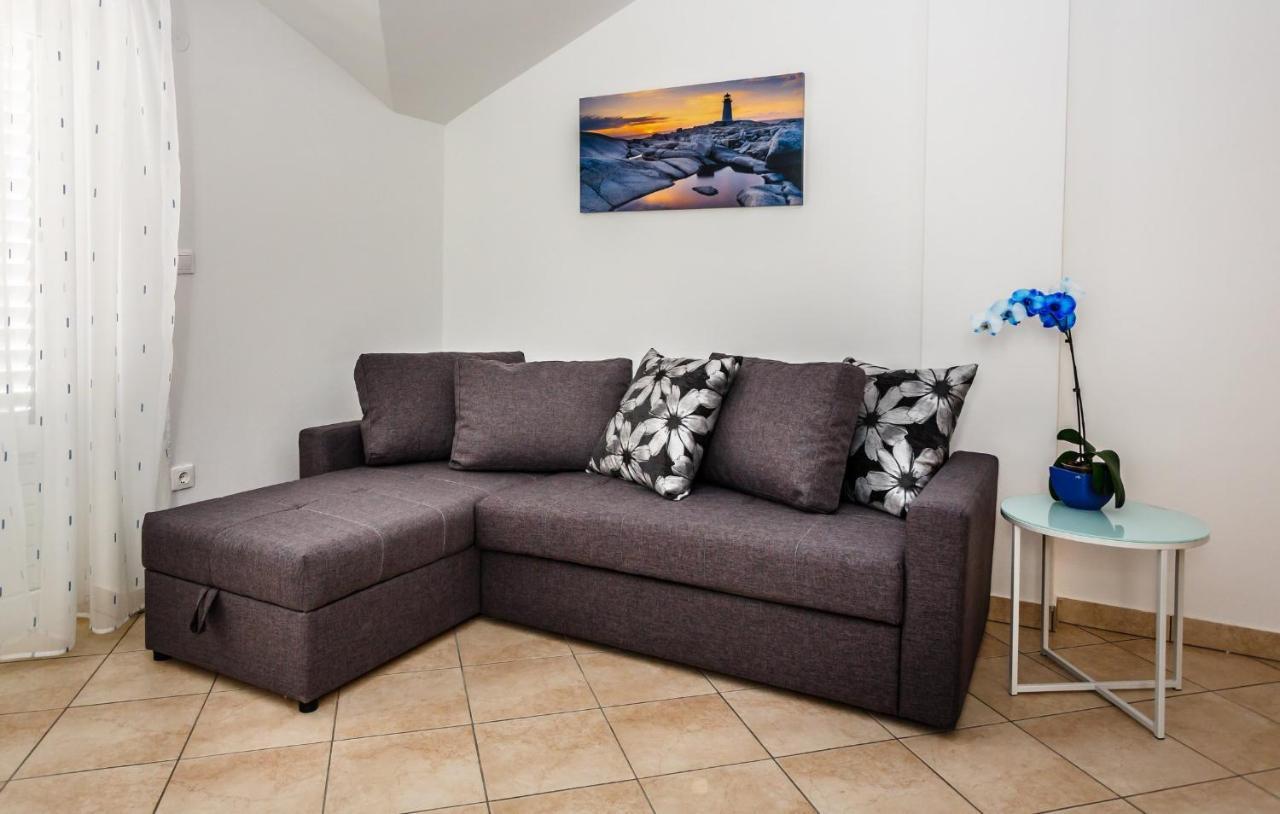 Apartments Mare & Mons Deluxe Malinska Bagian luar foto